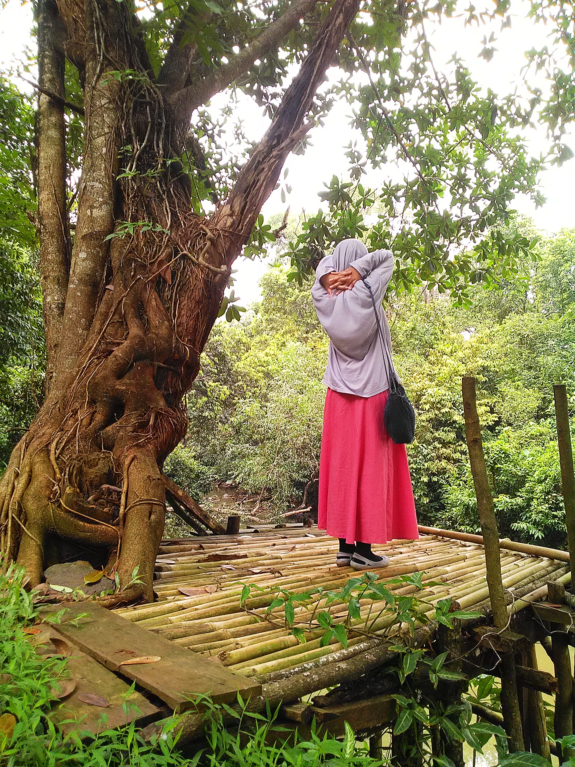 Gambar Orang Dari Belakang Dengan Pemandangan 100 Wisata Jabodetabek Jawa Barat